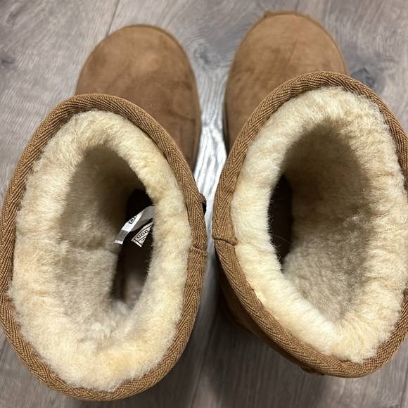 UGG Boots - Picture 5 of 9
